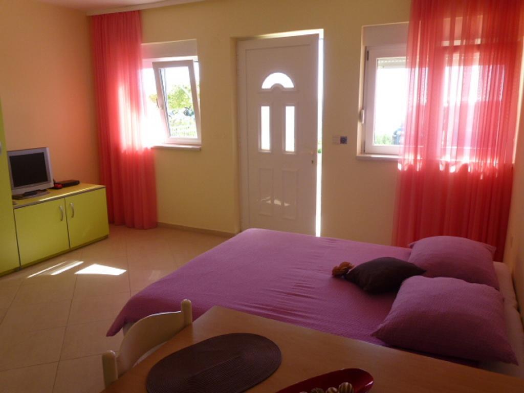 Apartment Jana Primosten