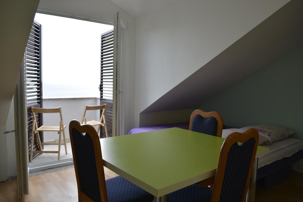 Jana Apartment *